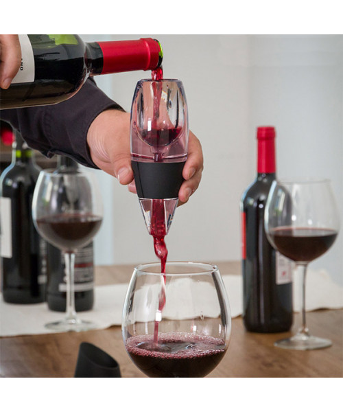 Decantor pentru maximizarea gustului si proprietatile vinului