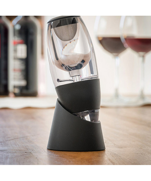 Decantor pentru maximizarea gustului si proprietatile vinului