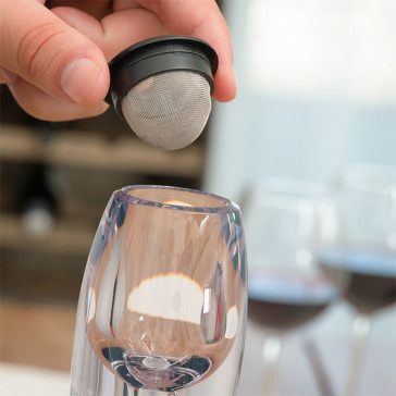 Decantor pentru maximizarea gustului si proprietatile vinului
