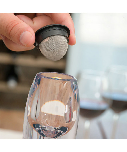 Decantor pentru maximizarea gustului si proprietatile vinului
