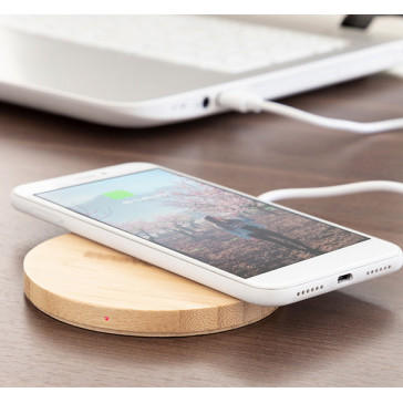 Incarcator wireless din bambus