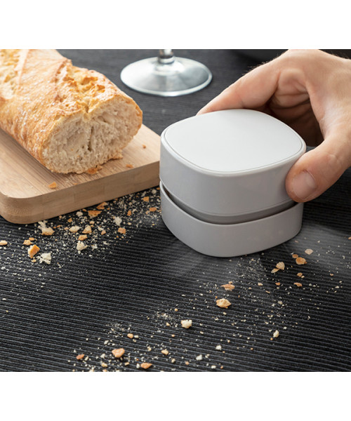 Mini aspirator portabil de birou
