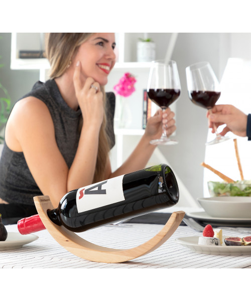 Suport din lemn pentru sticle de vin cu efect de plutire